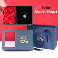 Colar Clover Heart™ + Caixinha "Amor" com 6 Rosas